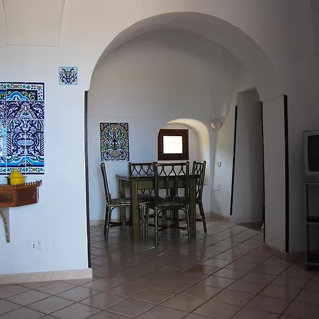 Dammusi Punta Fram Holiday home *